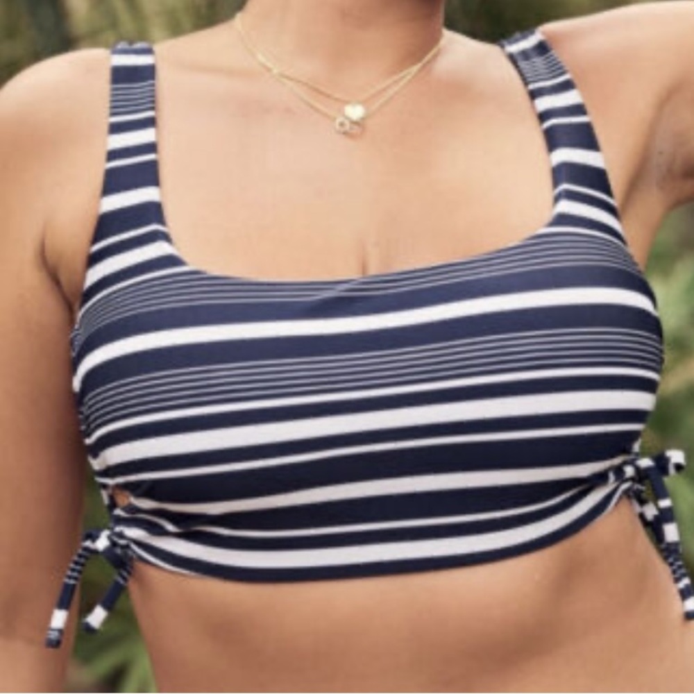 American Eagle Aerie Scoop Neck Blue and White Striped Swimsuit Top Size S A-07